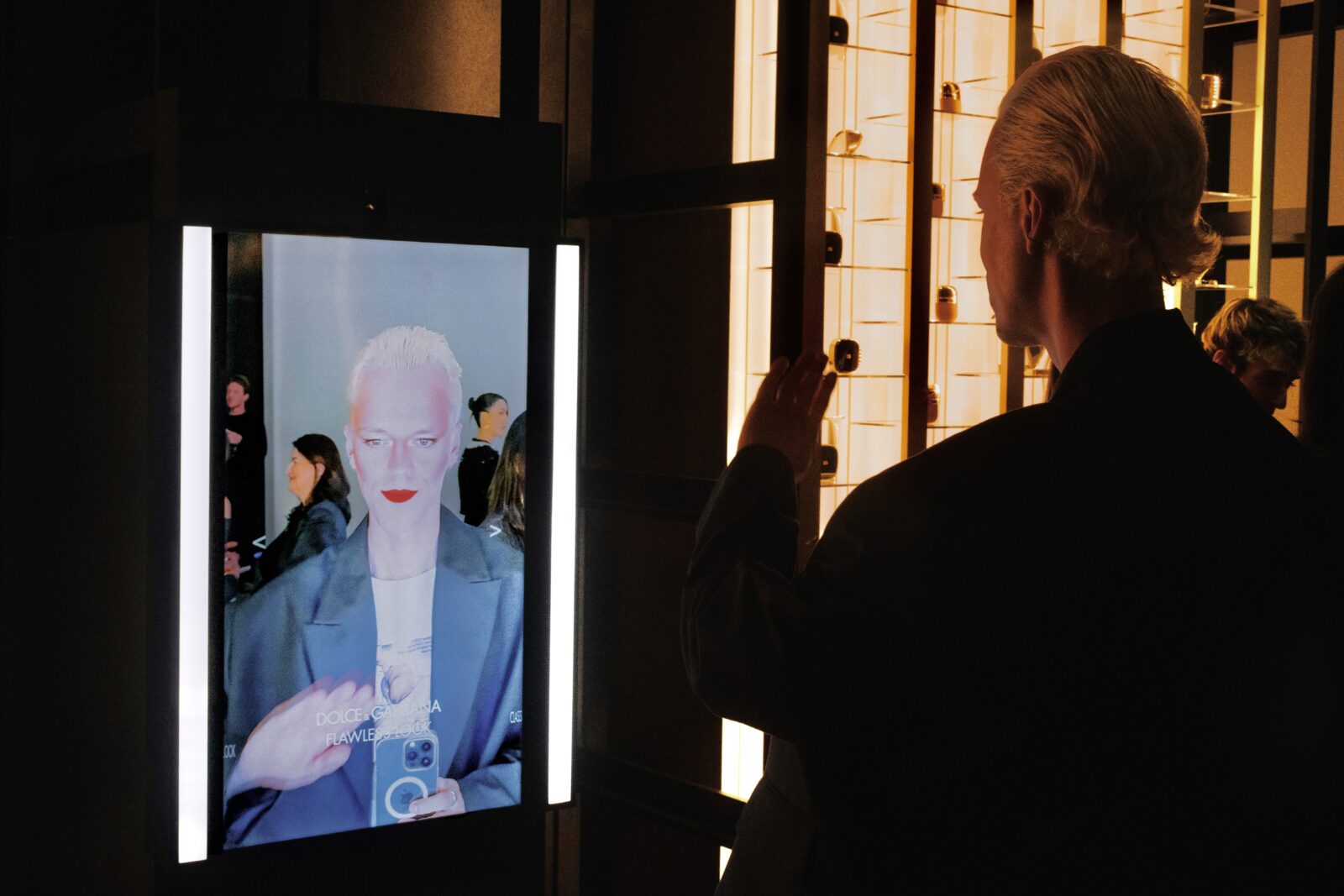 loook ai x D&G AR Mirror