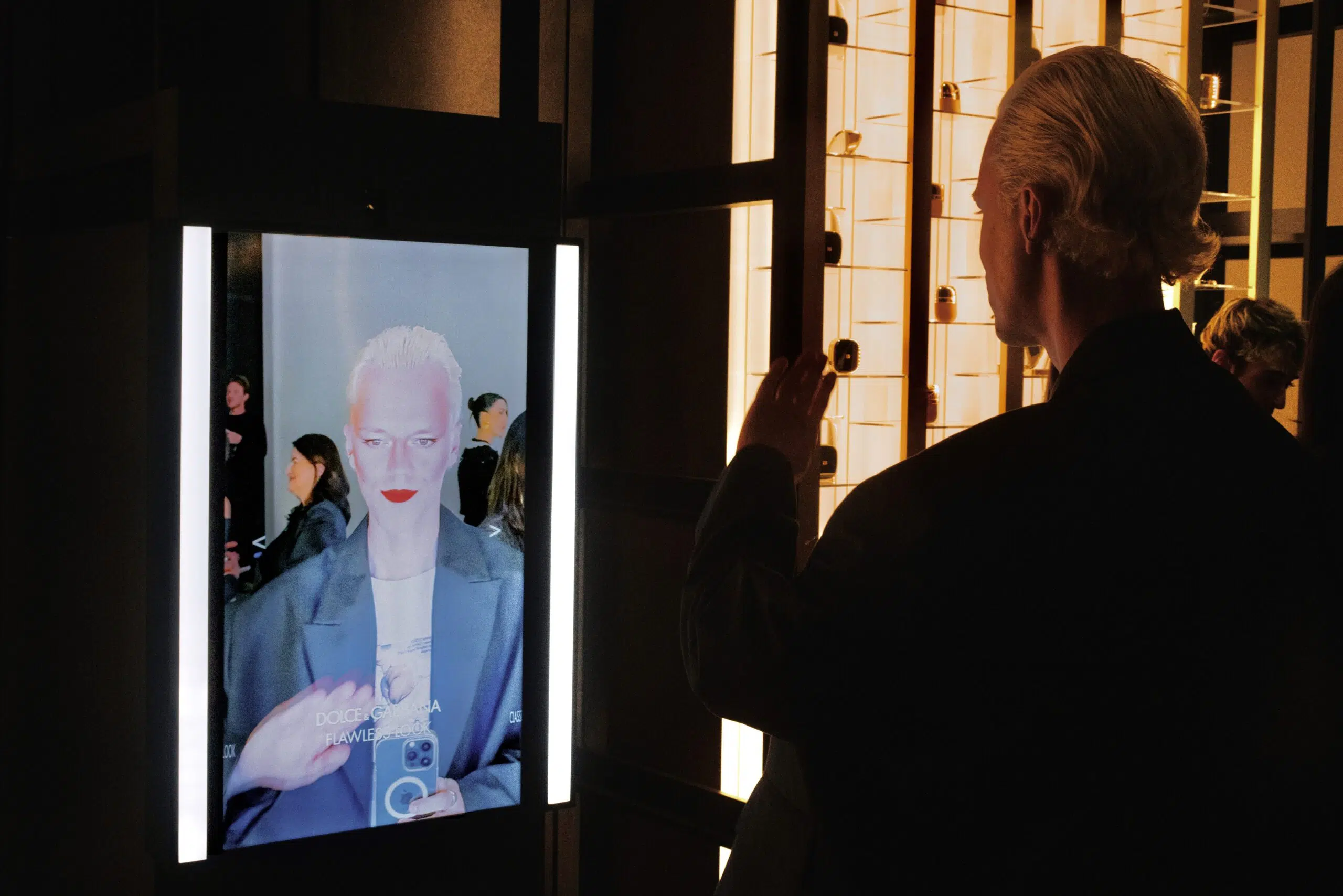 loook ai x D&G AR Mirror