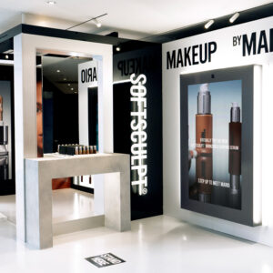 The Ultimate Guide to AI and AR Mirrors: How Smart Screens are Revolutionizing Retail Marketing