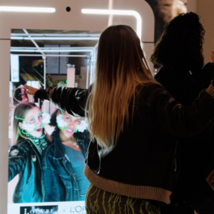 How AI & AR Analytics Bridges the Gap Between Online and Offline Retail